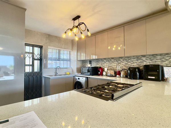 4 Bedroom Townhouse 4 Bedroom Townhouse