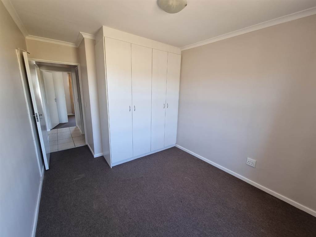 2 Bed Apartment in Fairview Golf Estate photo number 8