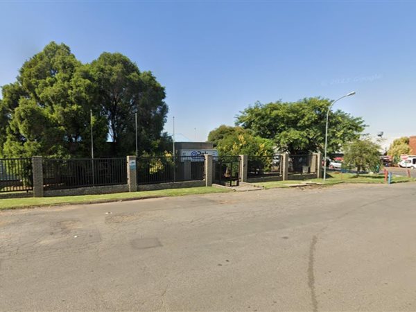 2 800  m² Commercial space