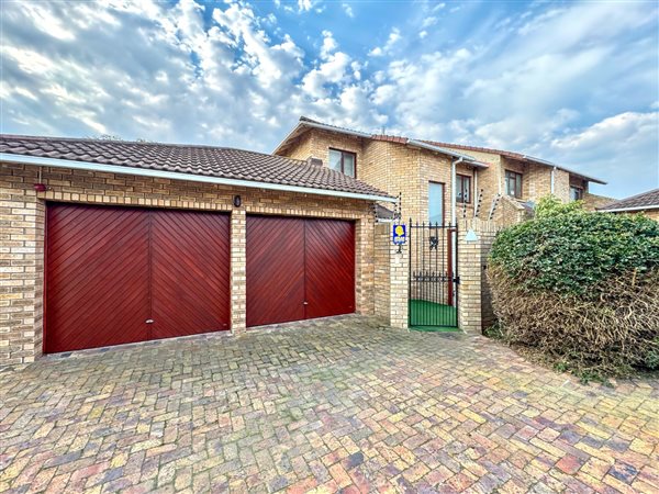 3 Bedroom Townhouse 3 Bedroom Townhouse