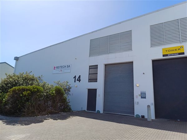 957  m² Industrial space