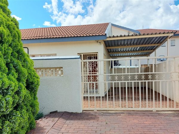4 Bed House in Riviera Park