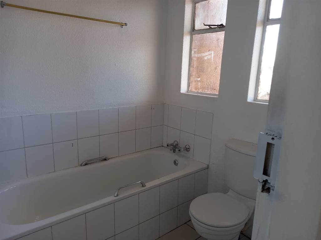 2 Bed Apartment in Brakpan Central photo number 12