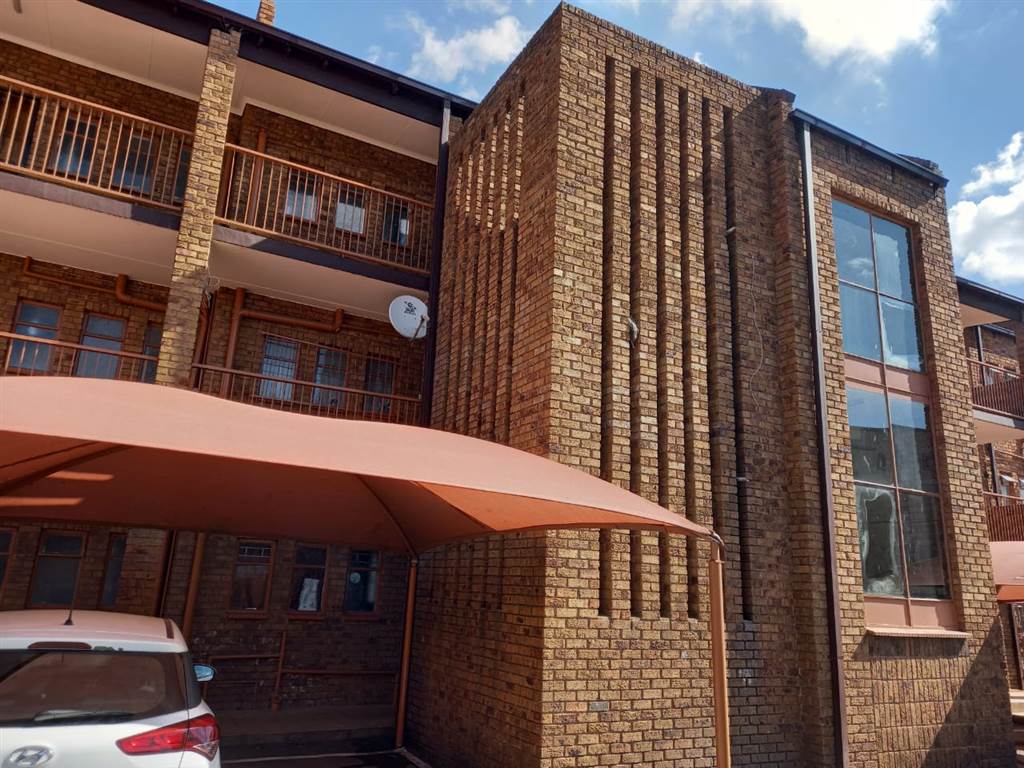 2 Bed Apartment in Brakpan Central photo number 19