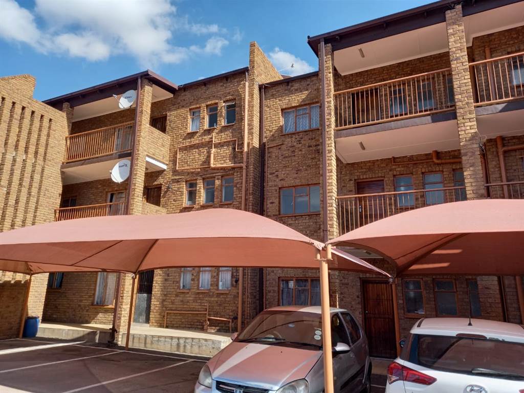 2 Bed Apartment in Brakpan Central photo number 18