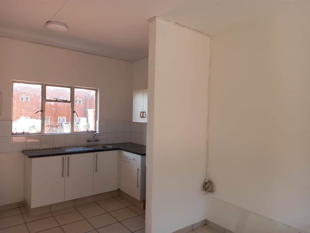 2 Bed Apartment in Brakpan Central photo number 14