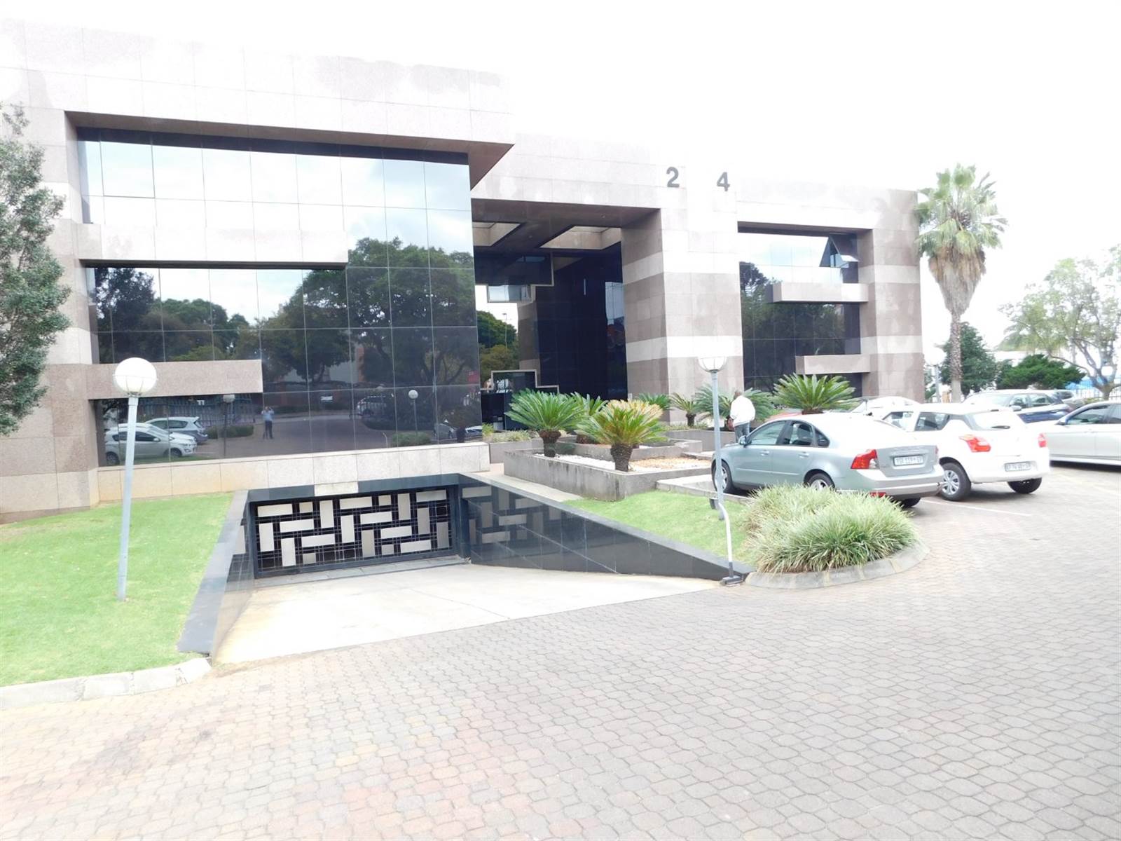 826  m² Commercial space in Randburg Central photo number 2
