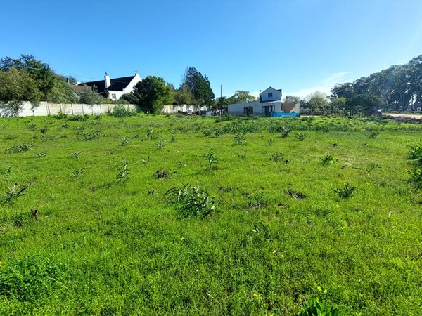 1 611 m² Land