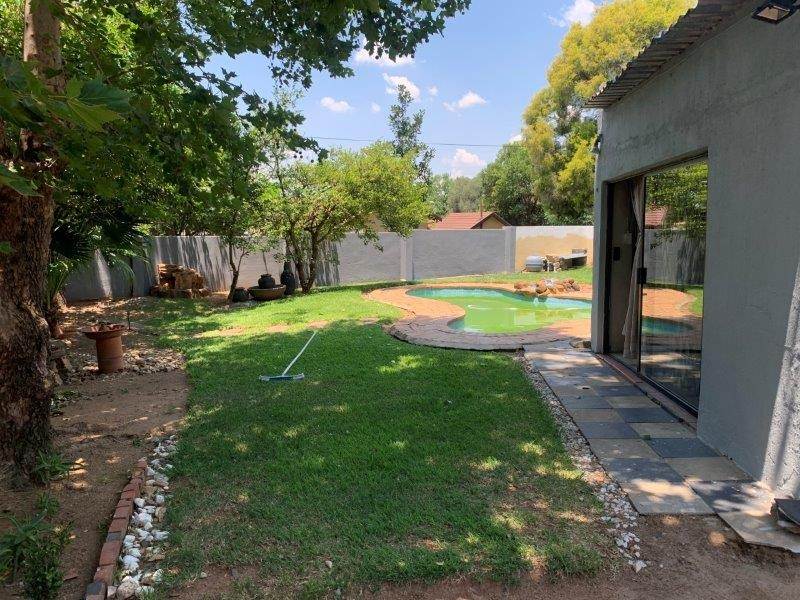 4 Bed House in Bloubosrand photo number 27