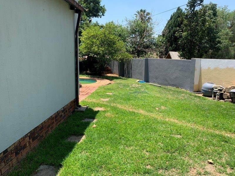4 Bed House in Bloubosrand photo number 24