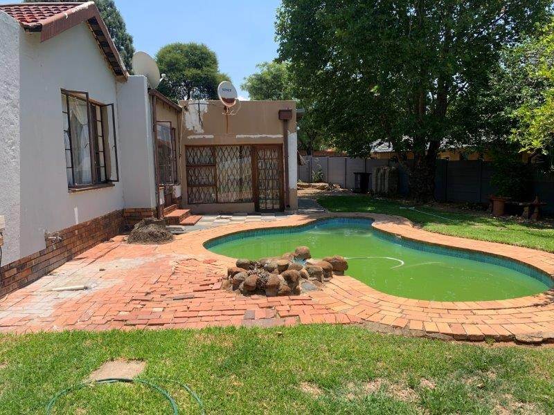 4 Bed House in Bloubosrand photo number 25