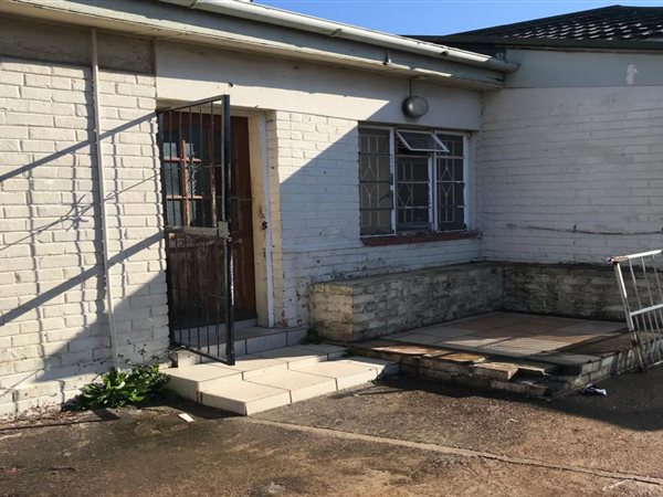 6 Bed House in Witbank Central
