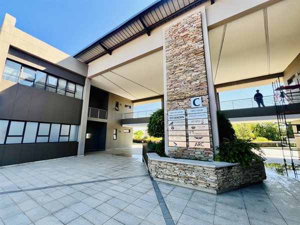 215 m² Commercial space 215 m² Commercial space