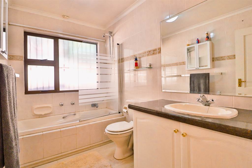 3 Bed House in Morninghill photo number 5