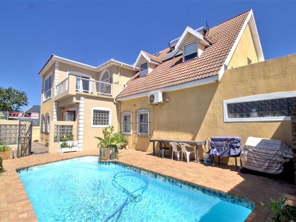 6 Bedroom House