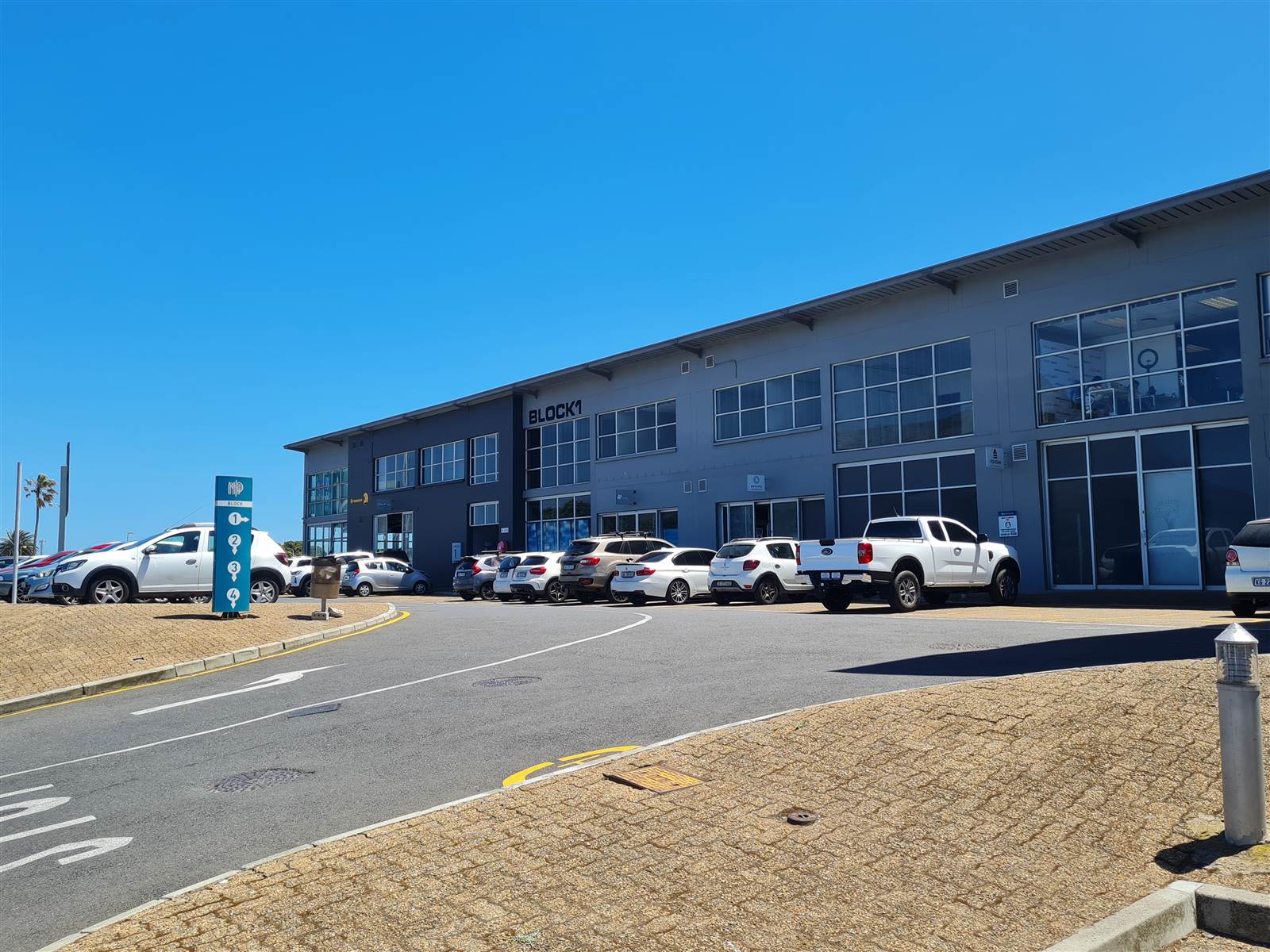 120  m² Commercial space in Paarden Eiland photo number 1