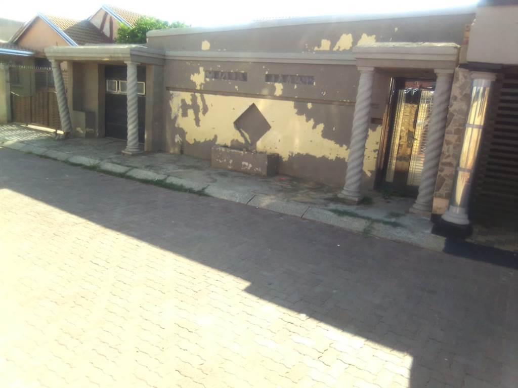 2 Bed House in Klipspruit photo number 1