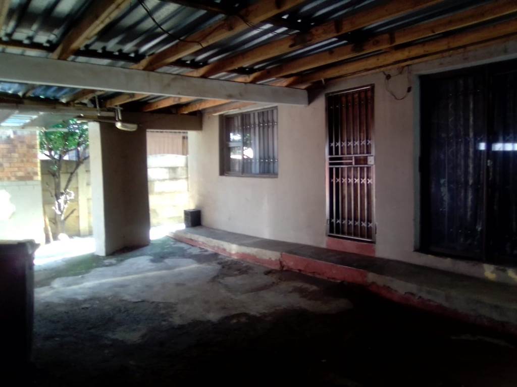 2 Bed House in Klipspruit photo number 2