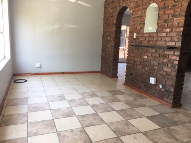 4 Bed House in Modimolle photo number 5