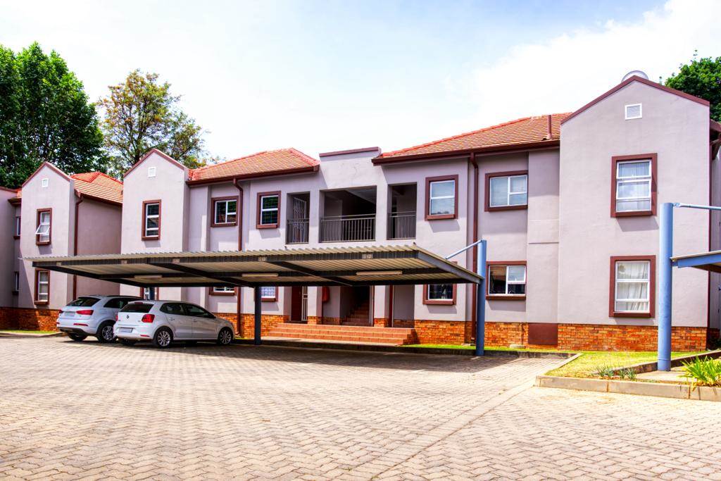 2 Bed Apartment in Saxonwold photo number 1