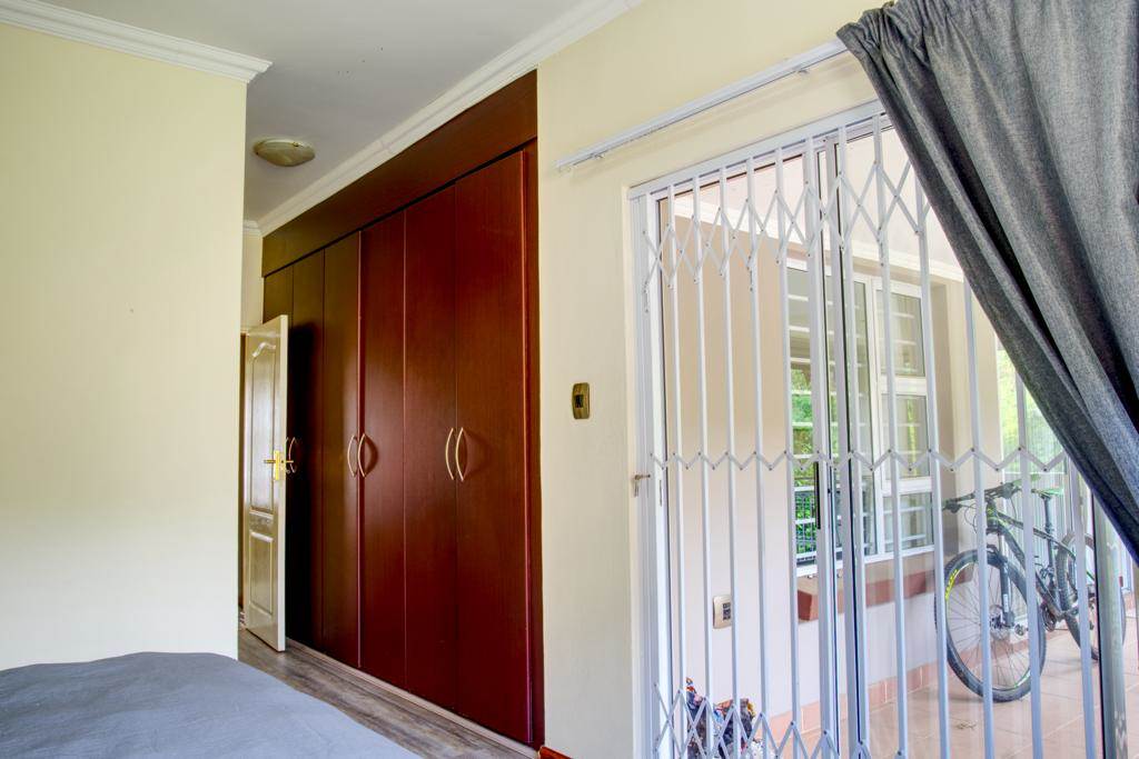 2 Bed Apartment in Saxonwold photo number 14