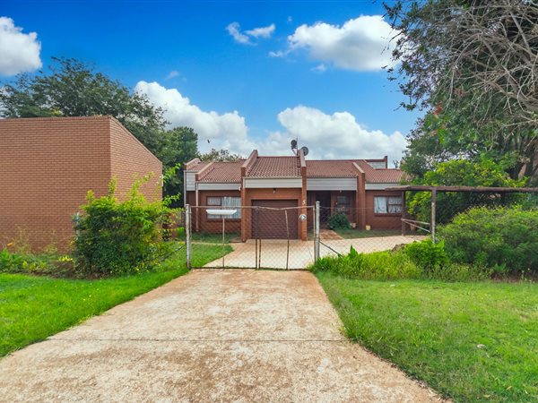 4 Bedroom House 4 Bedroom House