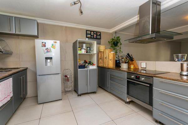 2 Bed Apartment in La Lucia photo number 5