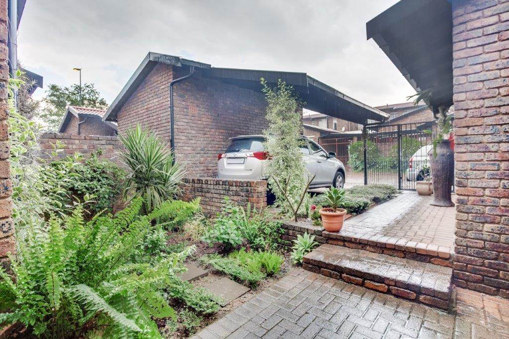 3 Bed Townhouse in Randpark Ridge photo number 13