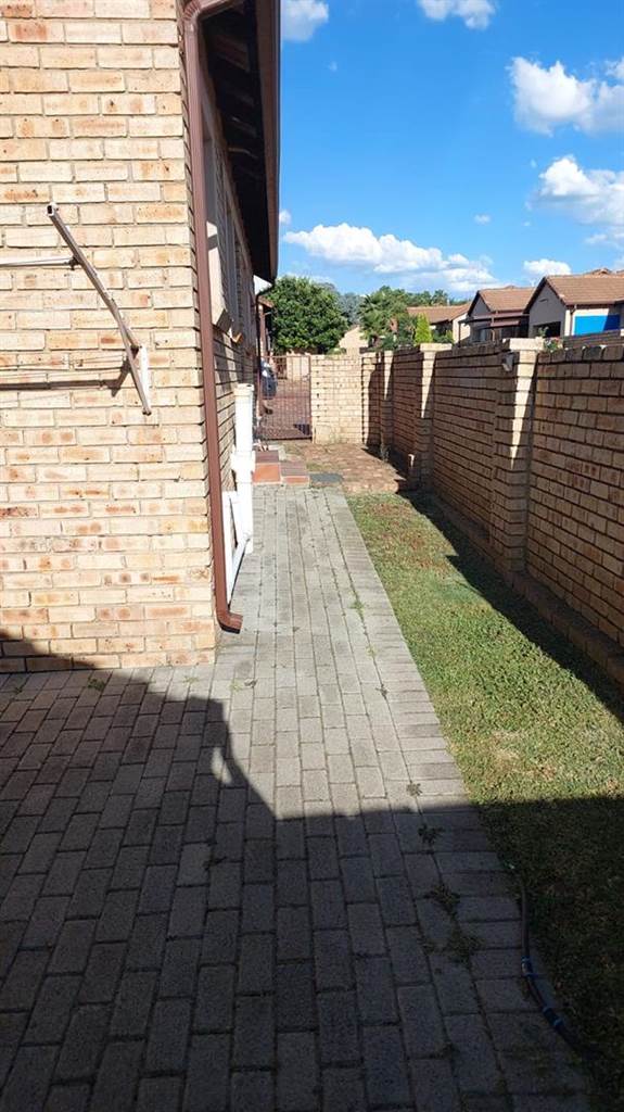 2 Bed Townhouse in Sasolburg photo number 2