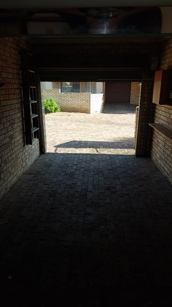 2 Bed Townhouse in Sasolburg photo number 10