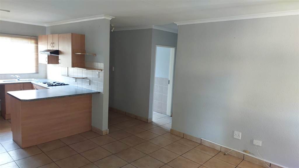 2 Bed Townhouse in Sasolburg photo number 27