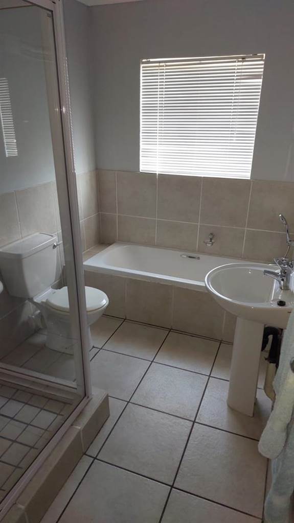 2 Bed Townhouse in Sasolburg photo number 13