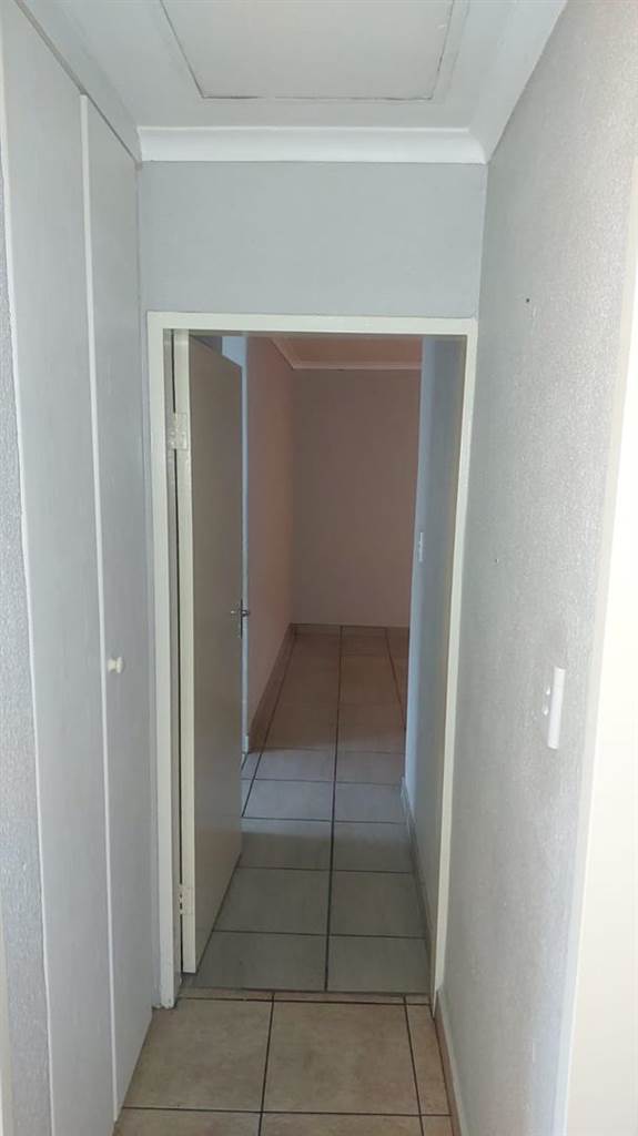 2 Bed Townhouse in Sasolburg photo number 16