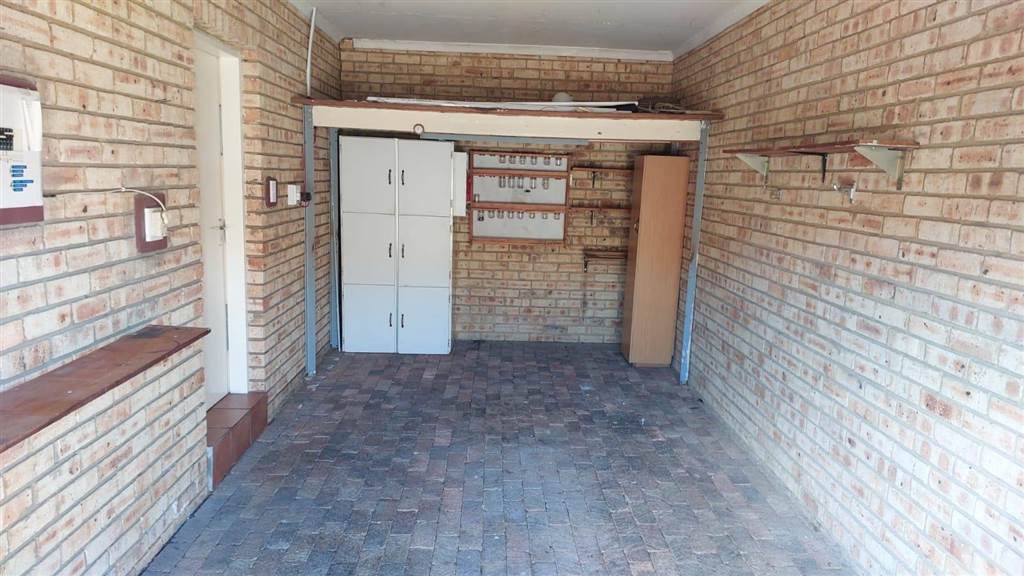 2 Bed Townhouse in Sasolburg photo number 25