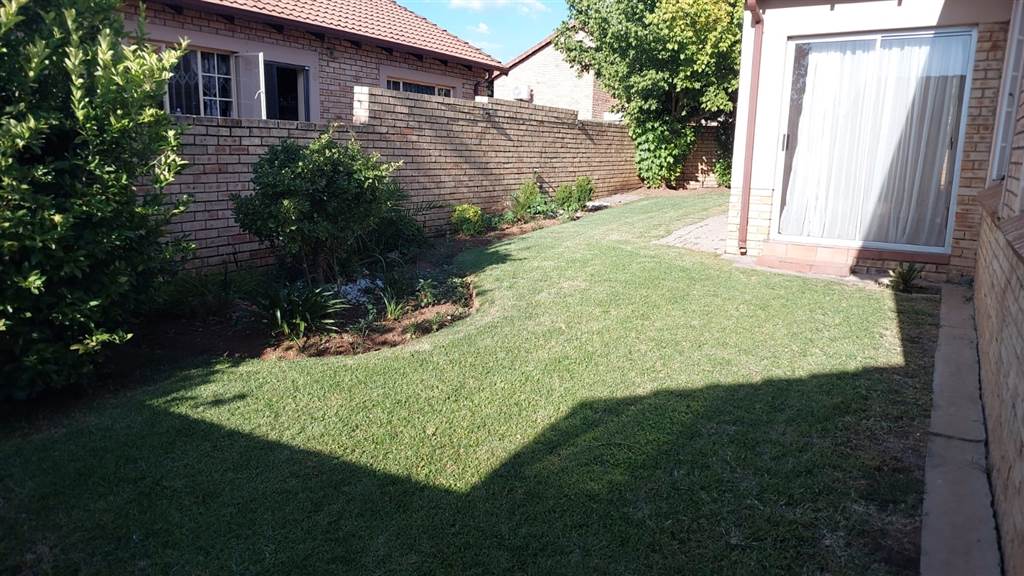 2 Bed Townhouse in Sasolburg photo number 3