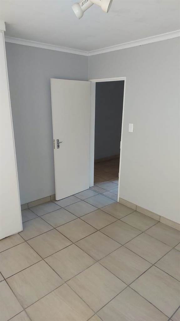 2 Bed Townhouse in Sasolburg photo number 18