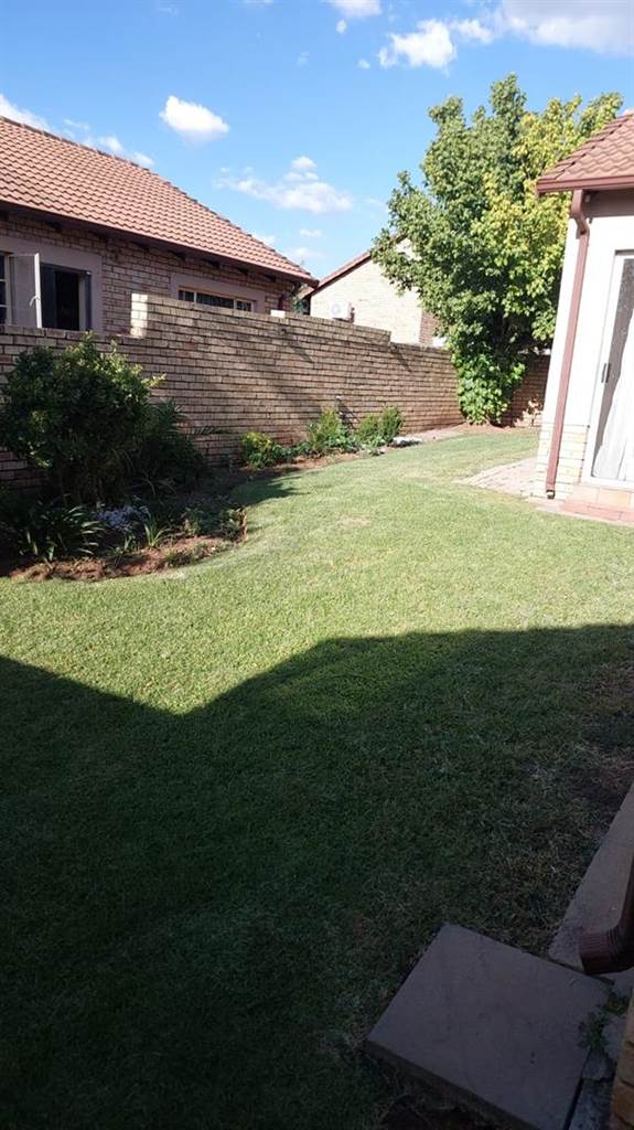 2 Bed Townhouse in Sasolburg photo number 8