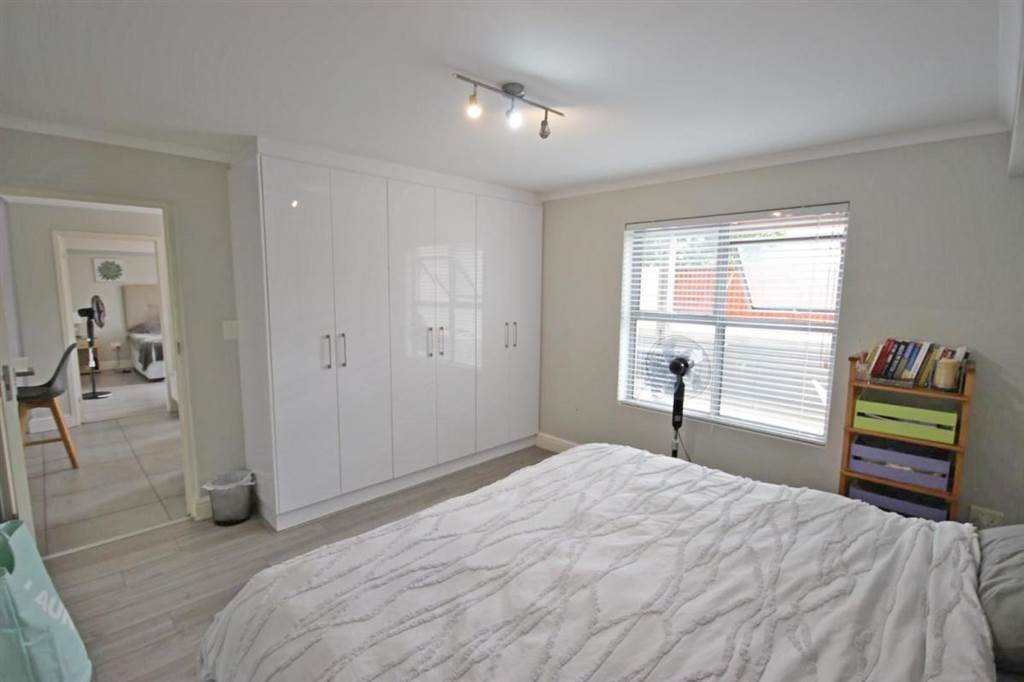 2 Bed Apartment in Observatory photo number 9