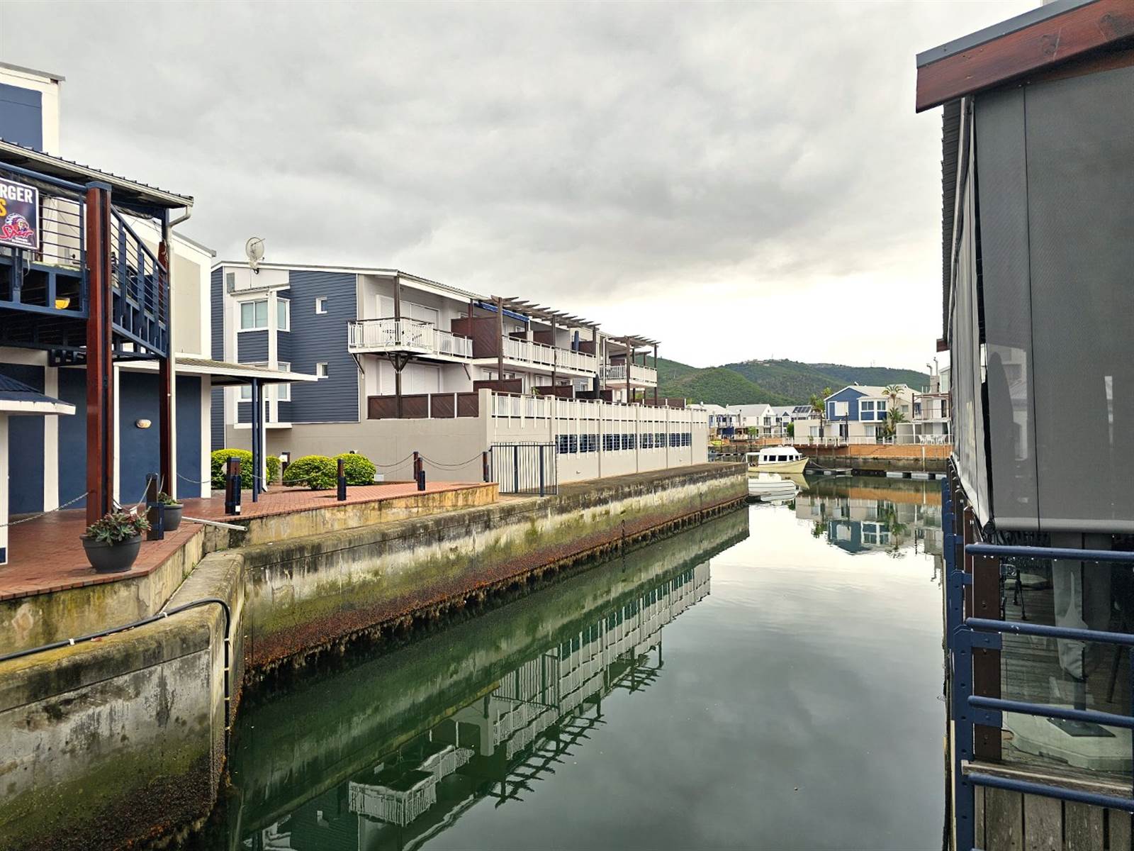 2 Bed Apartment in Knysna Quays photo number 21