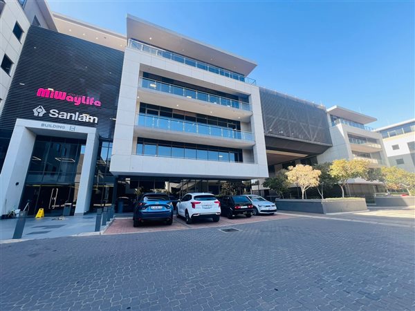 589  m² Commercial space