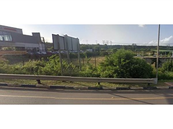 5351 m² Land available in Alton
