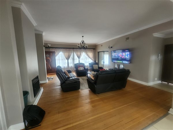 4 Bedroom House 4 Bedroom House