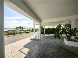 House in Gordons Bay Central