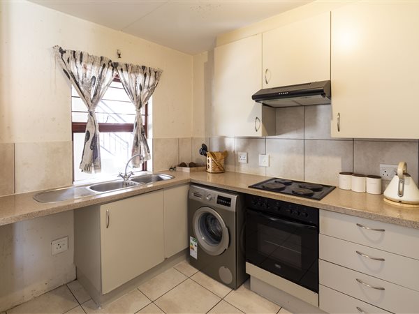 3 Bed Apartment in Ferndale