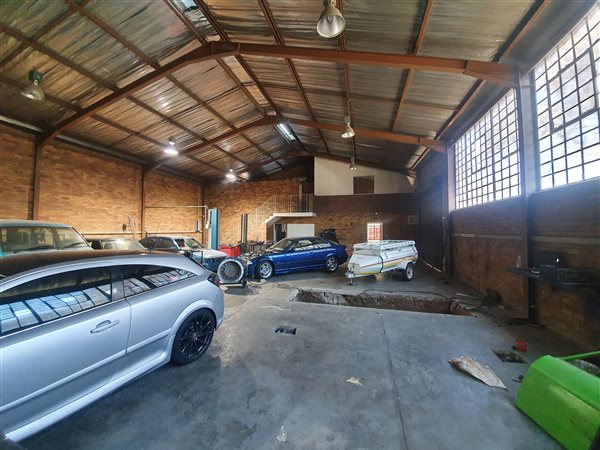 400  m² Industrial space in Booysens Reserve