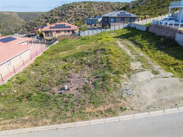 825 m² Land