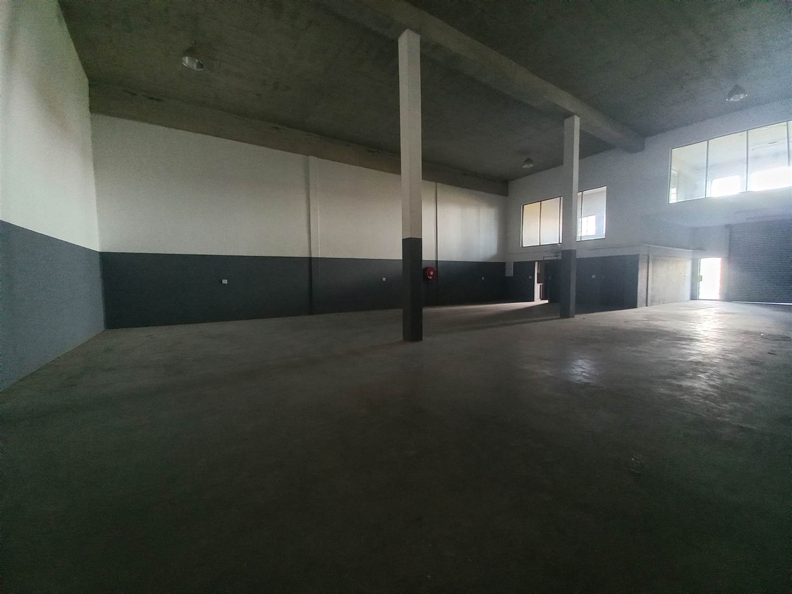 366  m² Industrial space in Pomona photo number 2