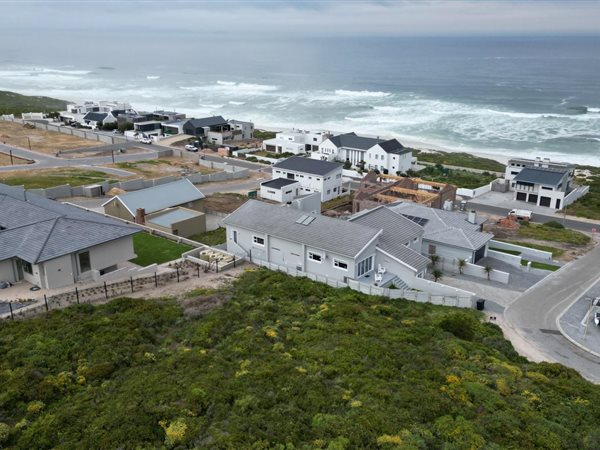 897 m² Land available in Yzerfontein