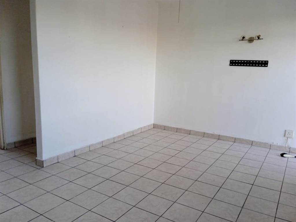 2 Bed Apartment in New Germany photo number 5