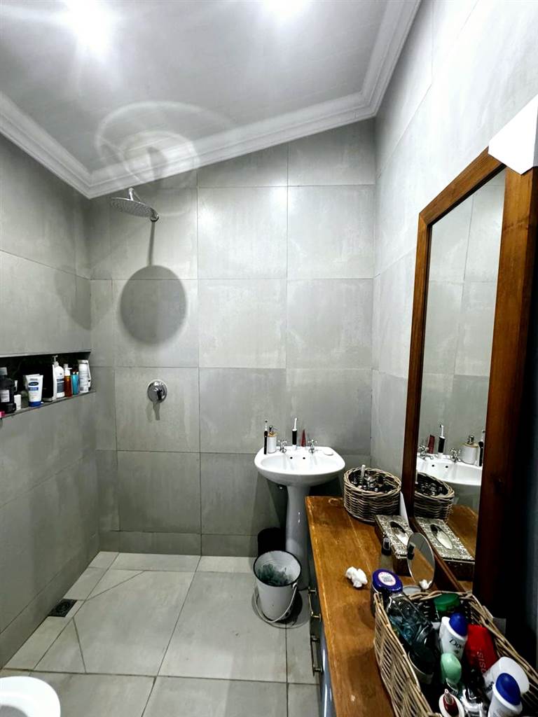 4 Bed House in Wonderboom South photo number 25